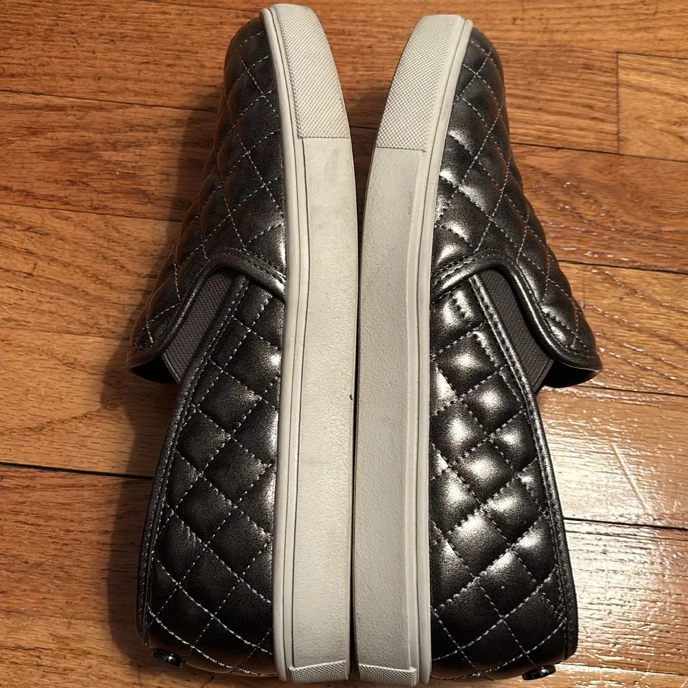 Steve Madden Women's Ecentrcq Sneaker - Picture 8 of 8